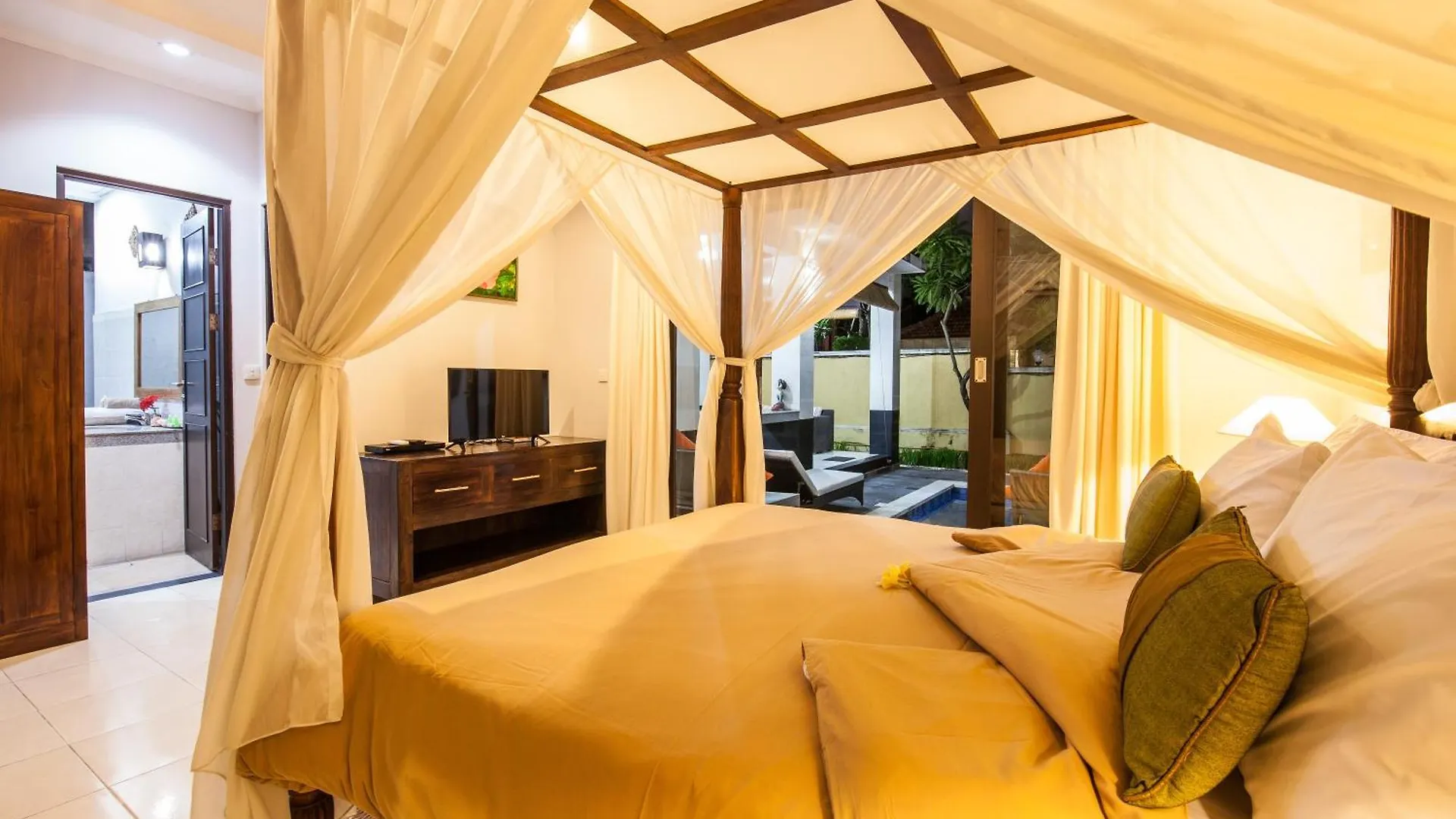 7-Br Private Pool Legian Villa 5-Min Walk To Beach And Shops Bali Seminyak  Indonesia