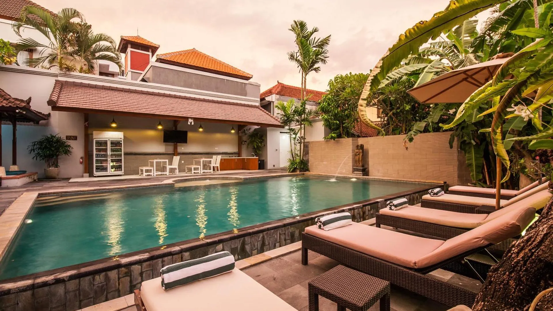 7-Br Private Pool Legian Villa 5-Min Walk To Beach And Shops Bali Seminyak  Indonesia