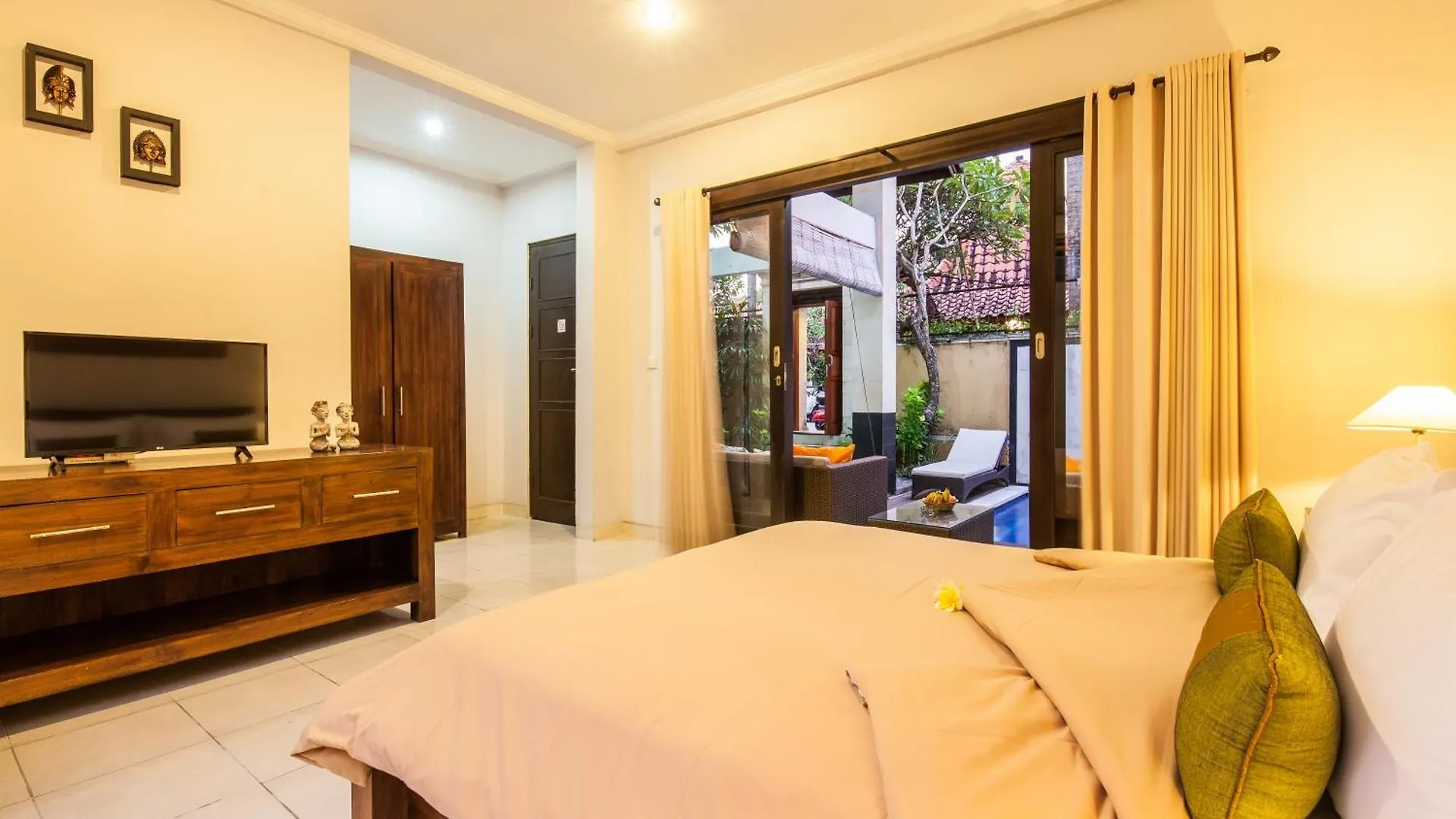 7-Br Private Pool Legian Villa 5-Min Walk To Beach And Shops Bali Seminyak  Seminyak (Bali)